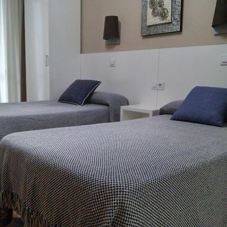 Hostal Lesseps Barcelona Bagian luar foto