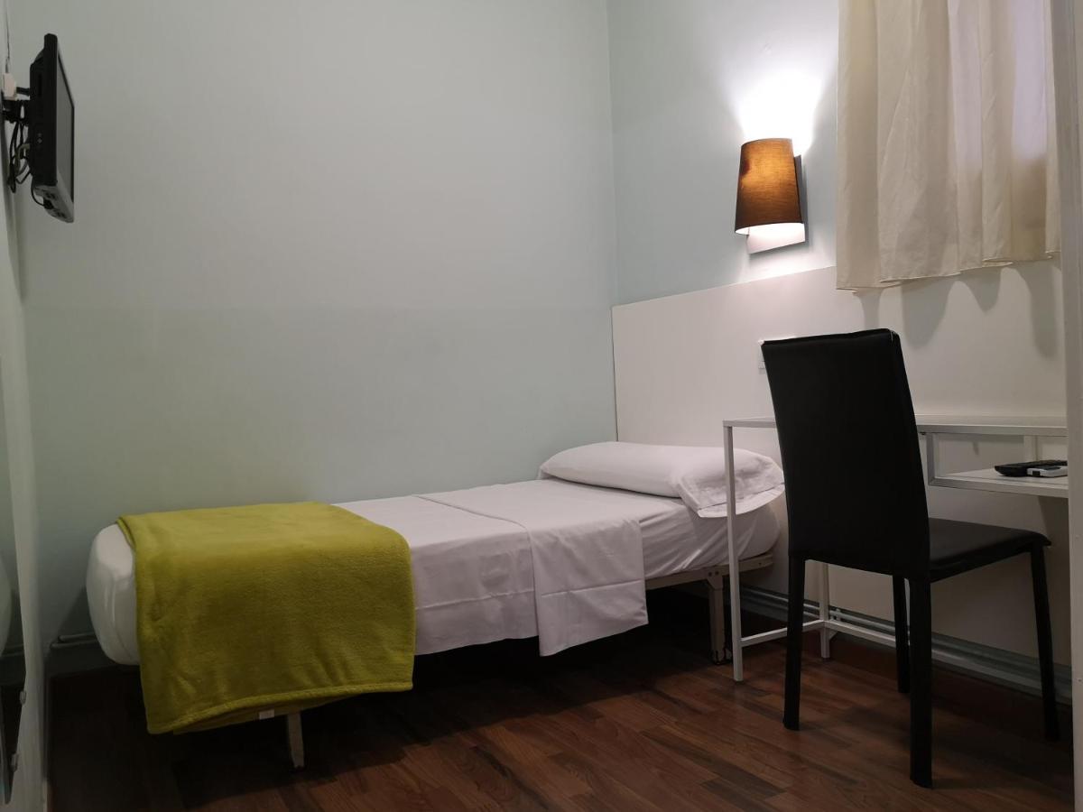 Hostal Lesseps Barcelona Bagian luar foto