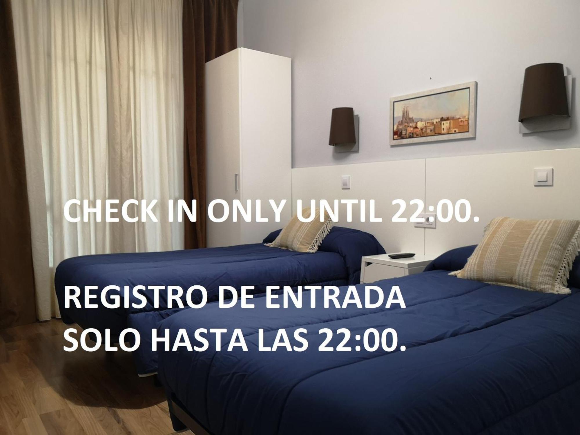 Hostal Lesseps Barcelona Bagian luar foto