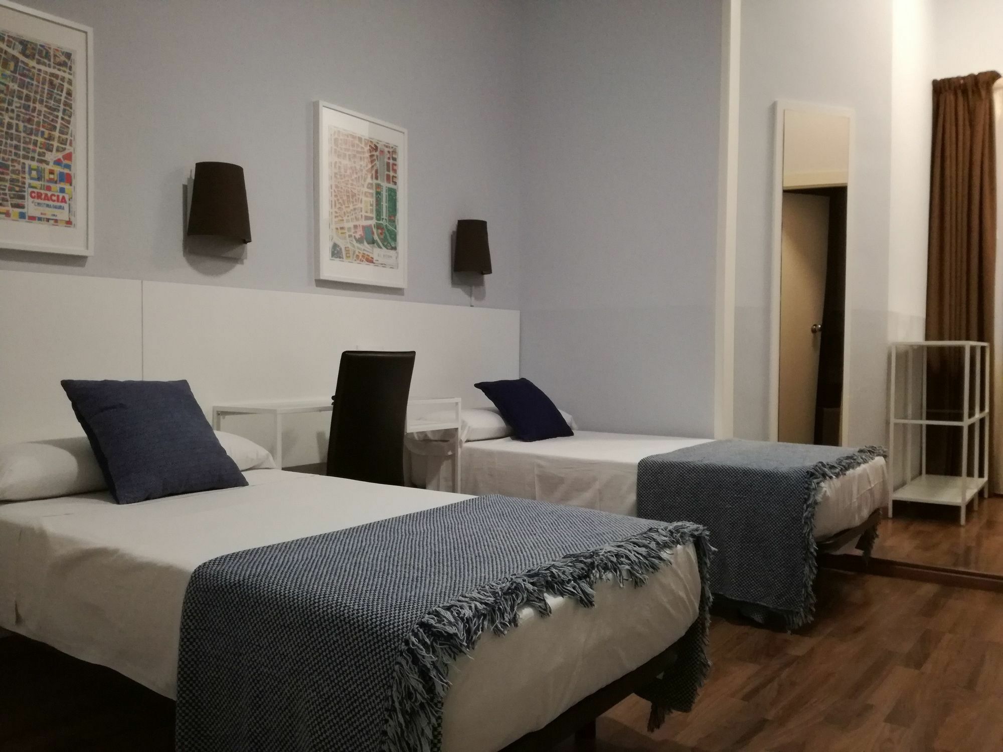 Hostal Lesseps Barcelona Bagian luar foto