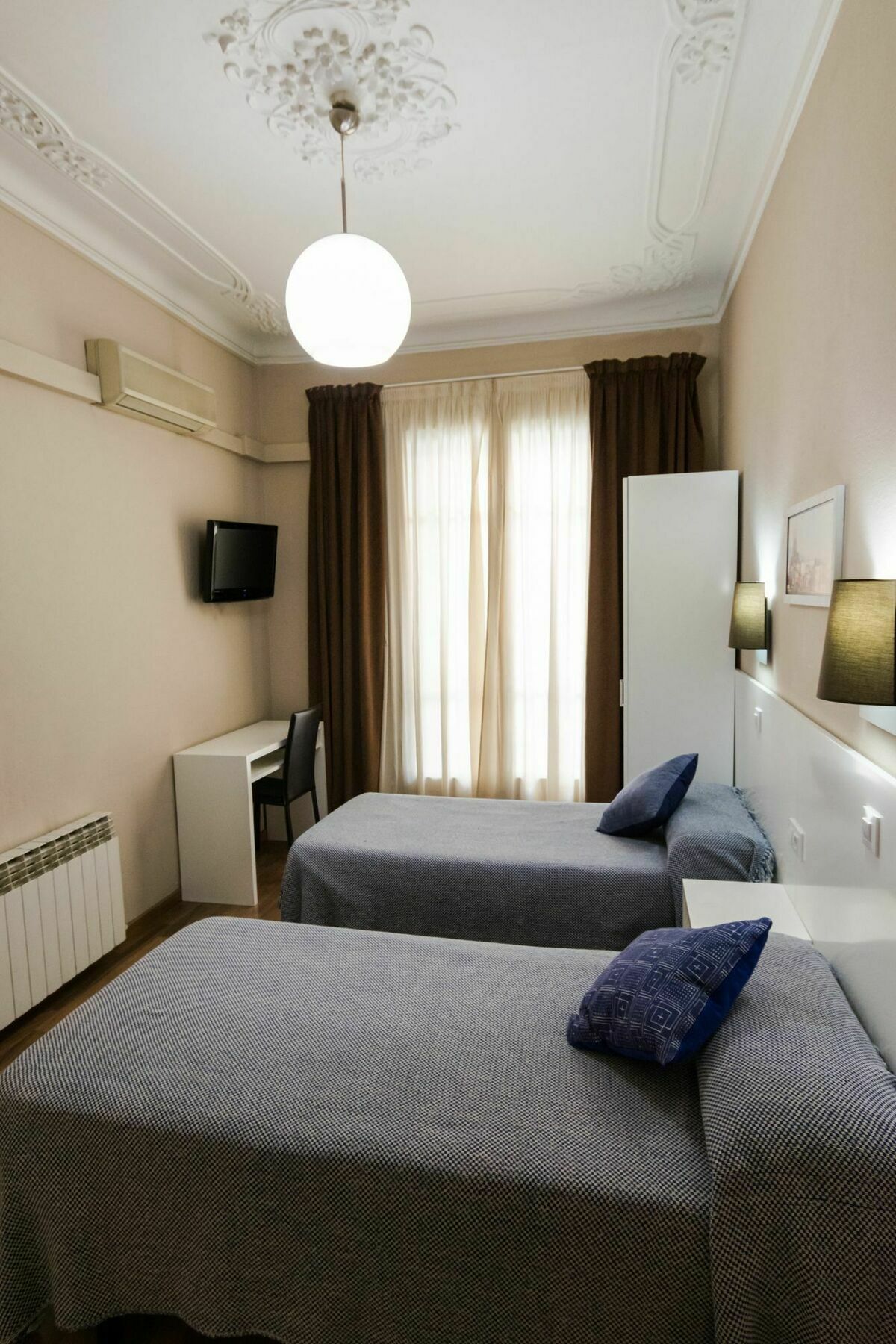 Hostal Lesseps Barcelona Bagian luar foto