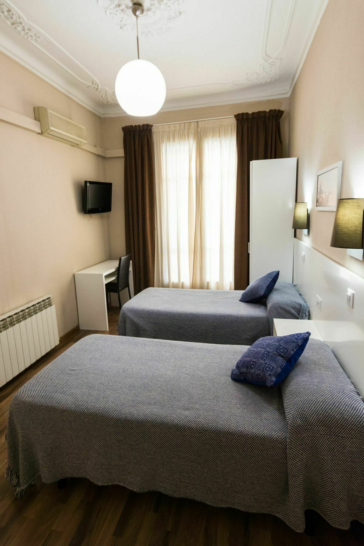 Hostal Lesseps Barcelona Bagian luar foto