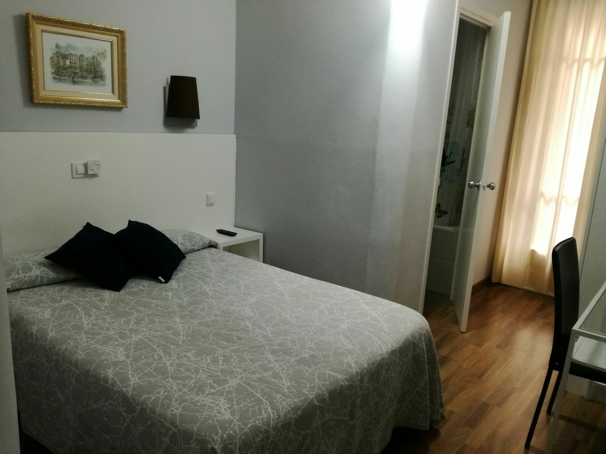 Hostal Lesseps Barcelona Bagian luar foto