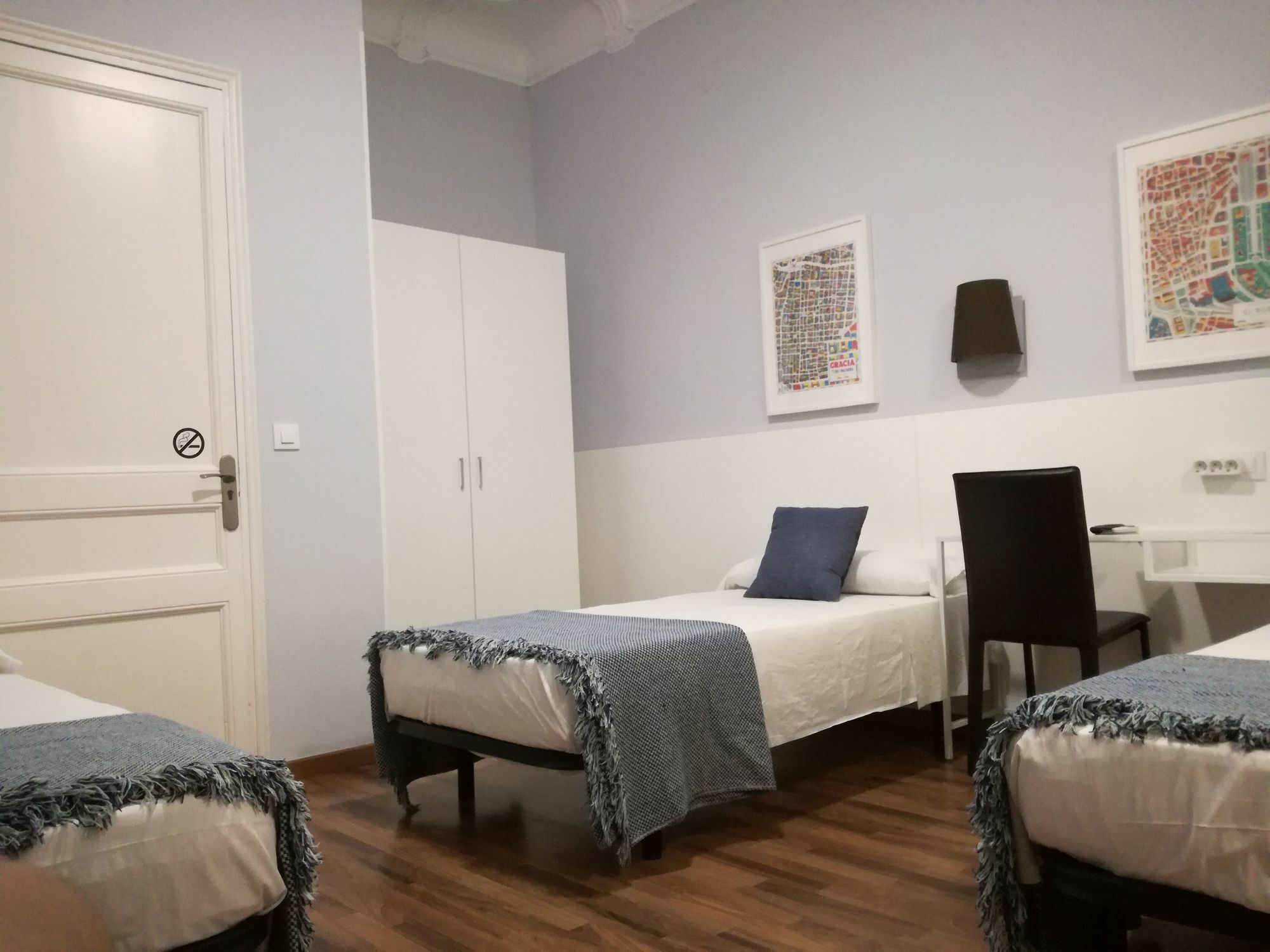 Hostal Lesseps Barcelona Bagian luar foto