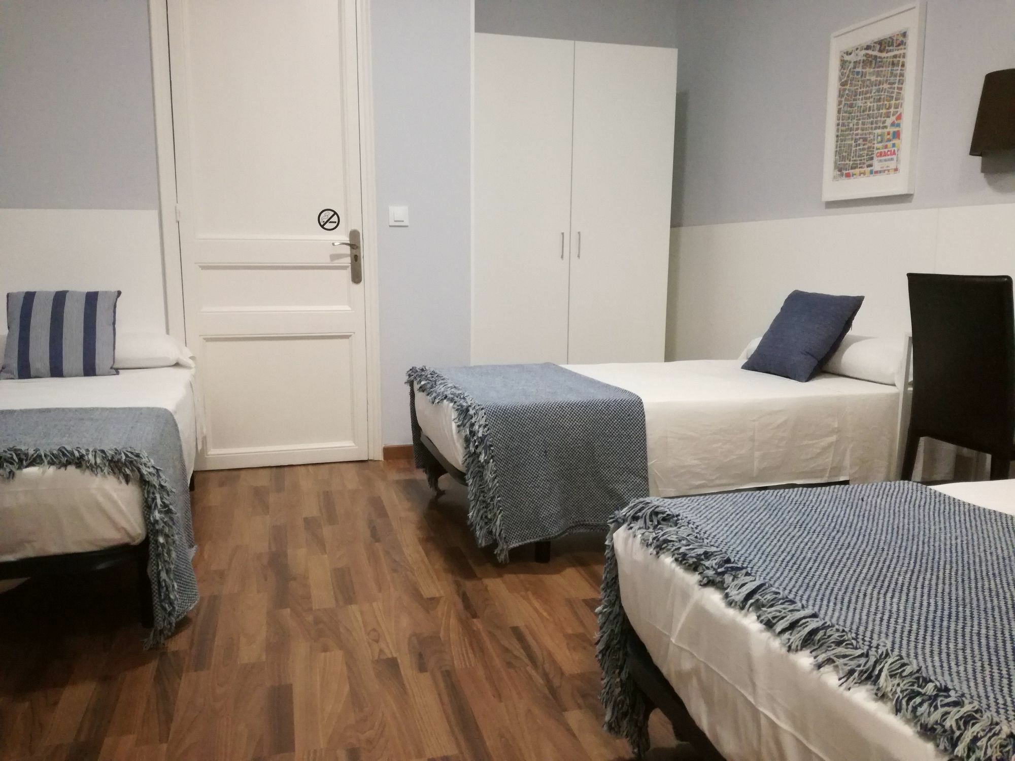 Hostal Lesseps Barcelona Bagian luar foto