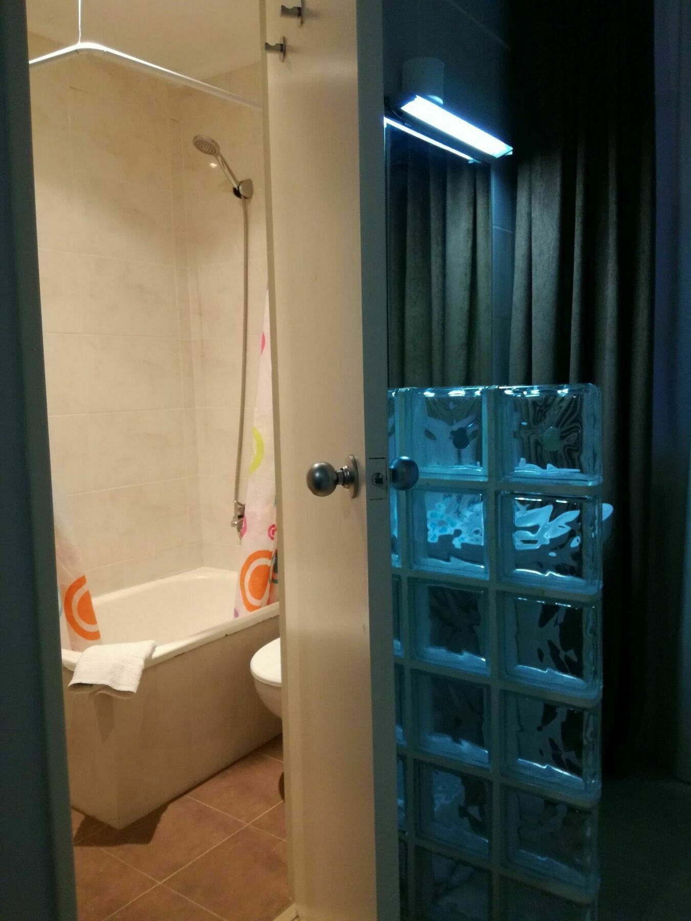 Hostal Lesseps Barcelona Bagian luar foto