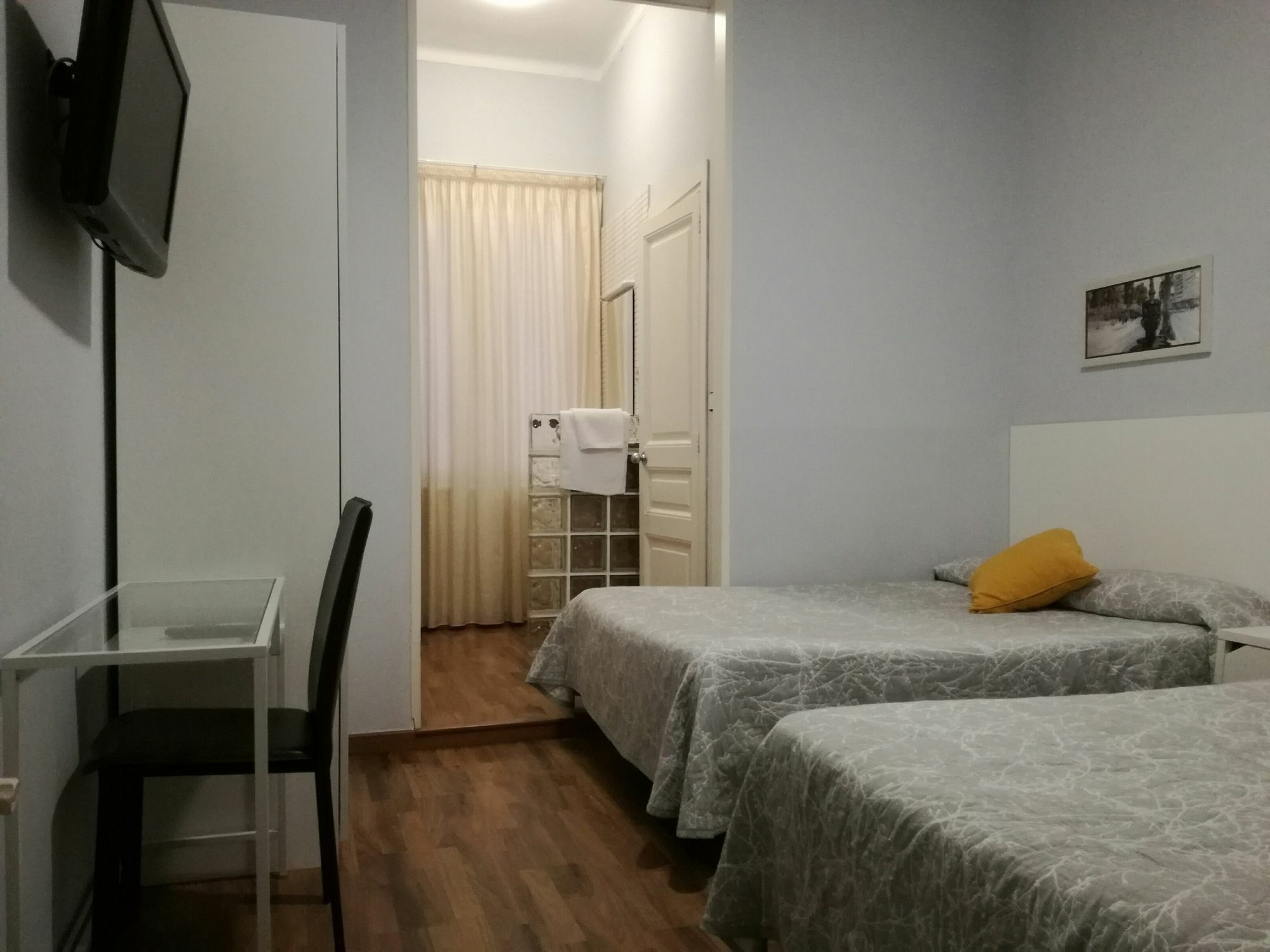 Hostal Lesseps Barcelona Bagian luar foto