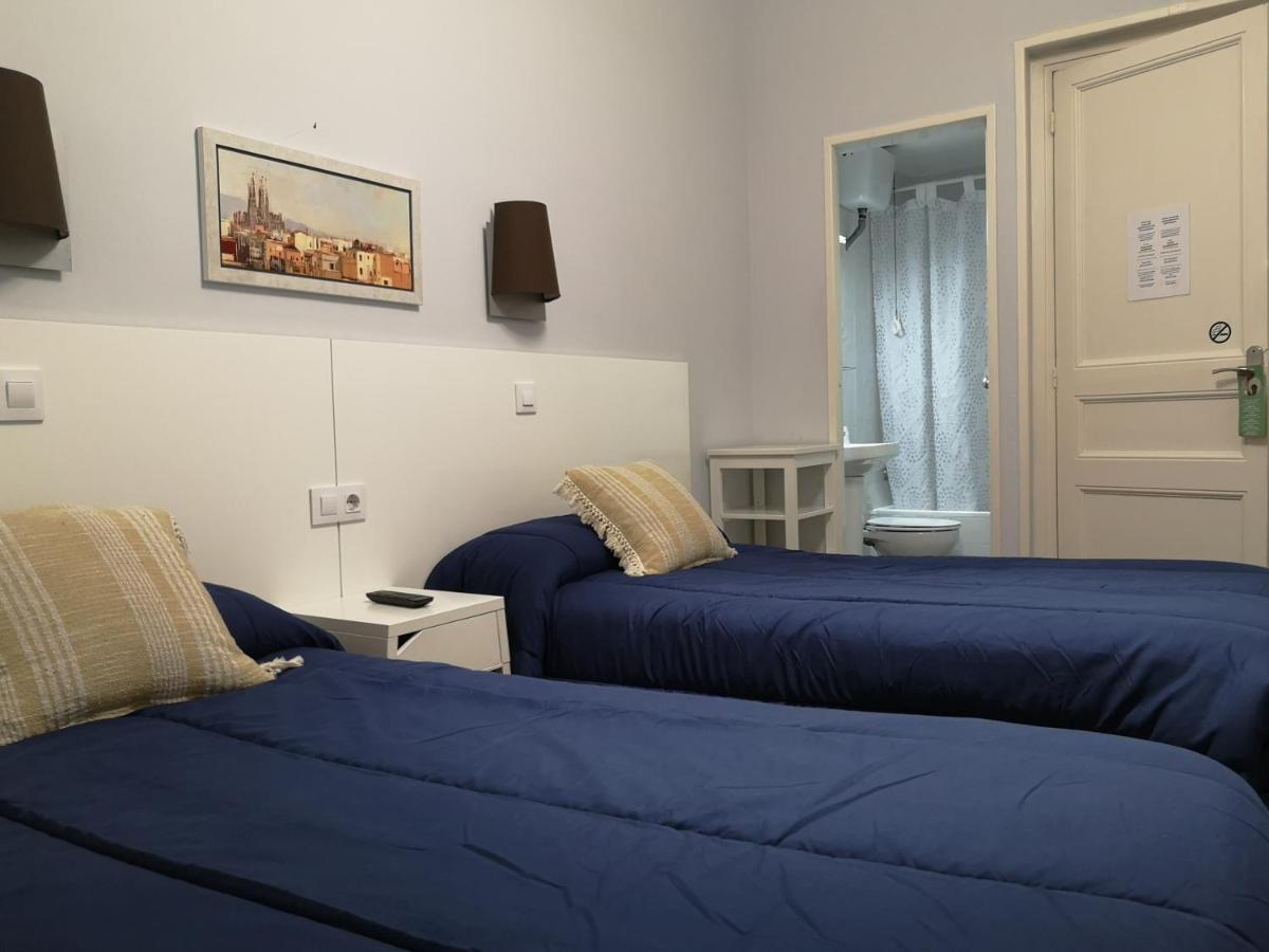 Hostal Lesseps Barcelona Bagian luar foto